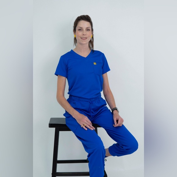 EXTRA SMALL Size Drifit Top and Jogger Scrub Set - Picture 3 of 13